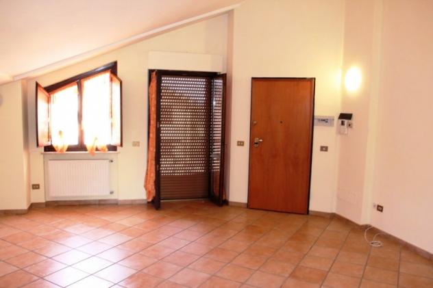 Orvieto (La Svolta) - Vendesi appartamento mansardato con garage e balconi.