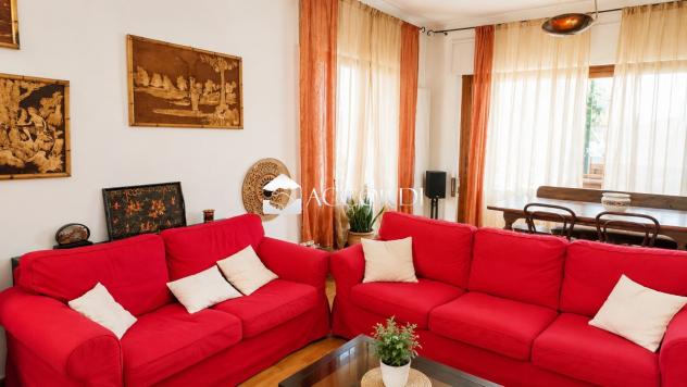 CASA INDIPENDENTE di 10 vani e di 250 mq (MONTEGROTTO TERME) rif. DS11