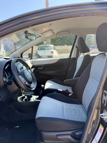 Toyota Yaris 1.0 5 porte Lounge - Foto 9