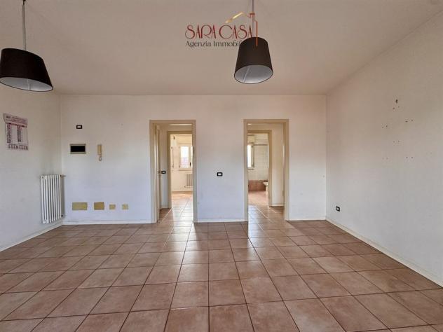 Luminoso appartamento con due camere, terrazzo e garage - Foto 3