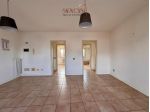 Luminoso appartamento con due camere, terrazzo e garage