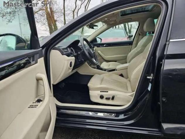 SKODA Superb Superb 2.0 tdi Laurin & Klement 140kw L&K FS611TR rif. 24161574 - Foto 10