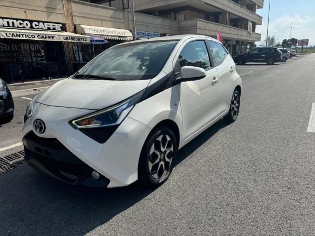 Toyota Aygo 1.0 VVT-i 72 CV 5 porte x-play MMT LED CAR PLAY PDC BLUETOOTH CERCHI 16 KAMERA NAVI PDC - Foto 3