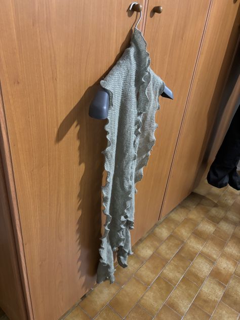 SCIARPA COME NUOVA,VINTAGE,DA DONNA,IN LANA,GRIGIO CHIARO,INTROVABILE UGUALE - Foto 2
