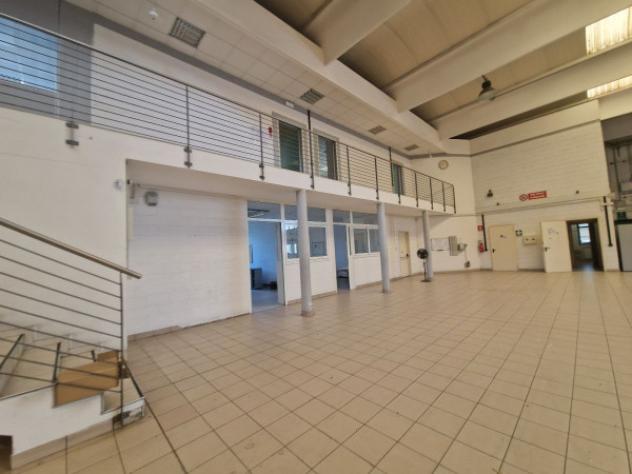 Immobile di 3000 m² con più di 5 locali in affitto a Parabiago - Foto 9