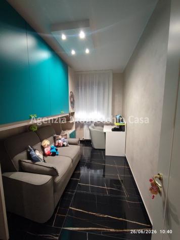Appartamento completamente ristrutturato con tre camere, taverna, garage e ampio scoperto esclusivo - Foto 6