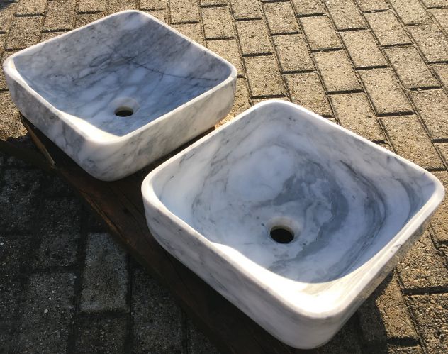 Coppia di lavabo da appoggio in marmo bianco - Foto 2