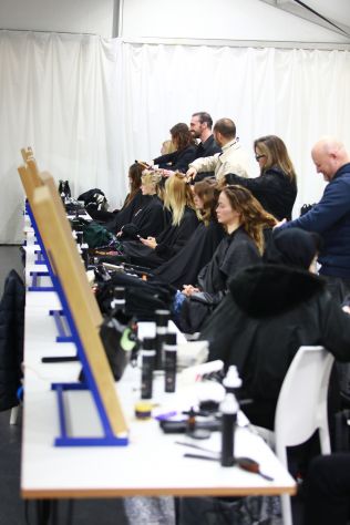 Candidati come parrucchiere per Trillo, e passa a Fashion Week e shooting - Foto 4