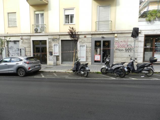1 Vetrina in affitto a Roma - Foto 2