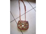 borsetta cuoio con borchie-monete