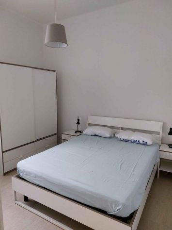 Camera in affitto per uso transitorio donna