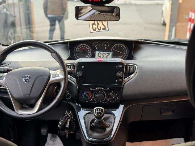 Lancia Ypsilon 1.0 FireFly Hybrid GOLD. grigio met. - Foto 9
