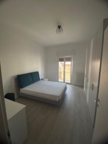 Zona Corso Roma/Ampia camera singola arredata € 300