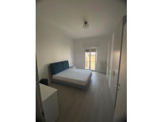 Zona Corso Roma/Ampia camera singola arredata € 300