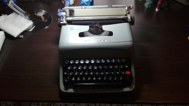 VENDO macchina da scrivere Olivetti Studio 44 - Foto 3