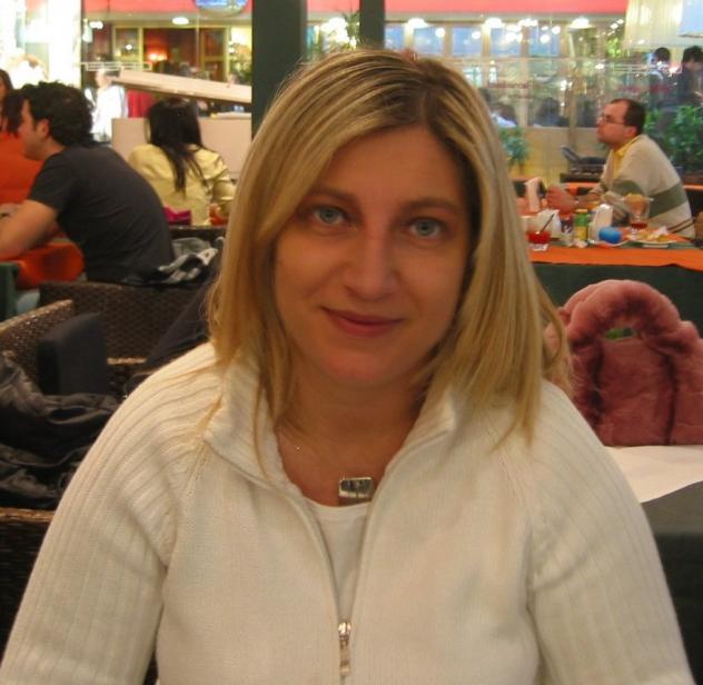 nunzia2: 43 anni. Occhi Blu.In cerca di uomo vicino a Isernia Tel: