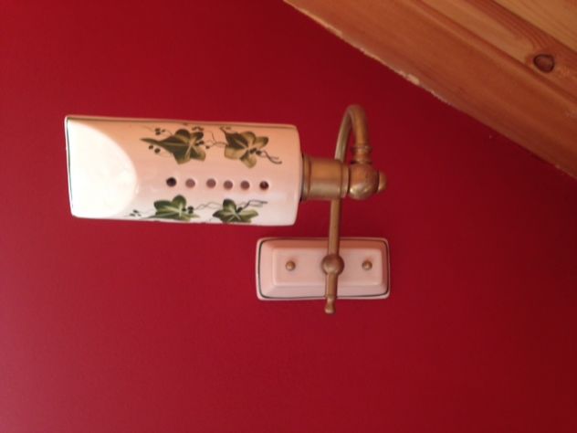 Applique in ottone e ceramica decorata vintage - Foto 2