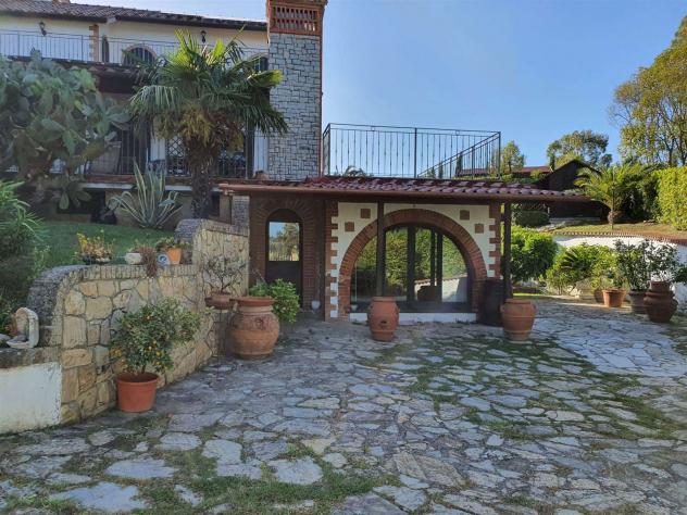 Villa in Vendita in zona NUGOLA con giardino - Foto 4