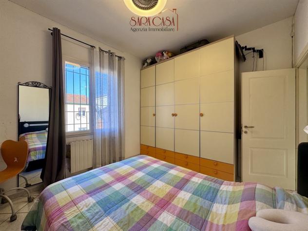 Casa bifamiliare con ampi servizi e corte esclusiva - Foto 17