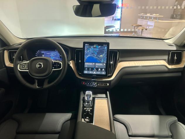 Volvo XC 60 T6 Plug-in hybrid AWD aut. Plus Dark MY26 *Anche Autocarro N1* - Foto 4