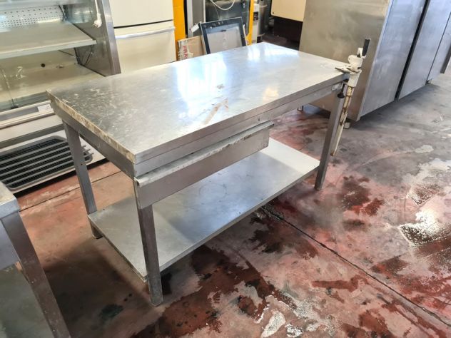 tavolo inox con apriscatole usato