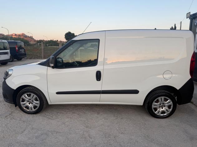 Fiat Doblo Dobl1.3 MJT 80cv Cargo Lamierato 2017 - Foto 10