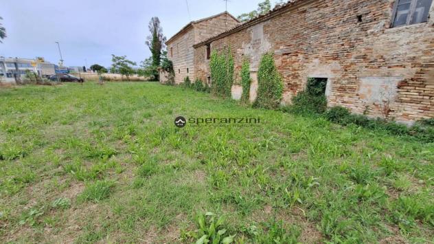 AEREOPORTO: Vendesi casale da ristrutturare a fano - zona aeroporto: ottima visibilità, ideale per attività ricettiva o commerciale!
hai un progetto a - Foto 15