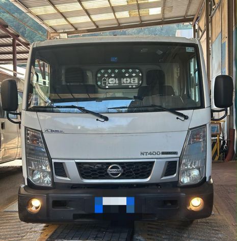 Nissan NT400 35.14 PATENTE C RIBALTABILE TRILATERALE