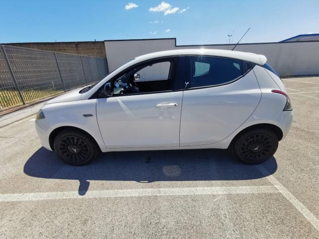 Lancia Ypsilon 1.2 69 CV 5P. GPL Ecochic Silver - Foto 4