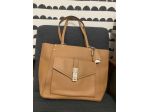 Borsa Guess Modello Albury Shopper Colore Charm Caramel