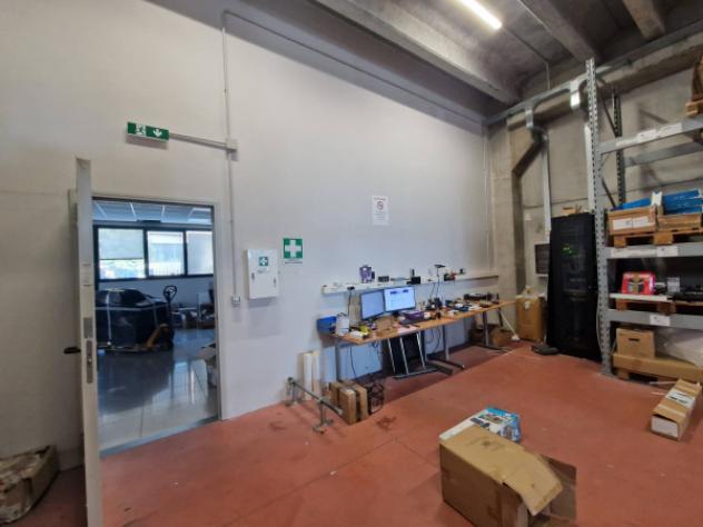 Immobile di 665 m² con più di 5 locali in affitto a Vanzago - Foto 20