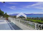 Villa singola vista lago