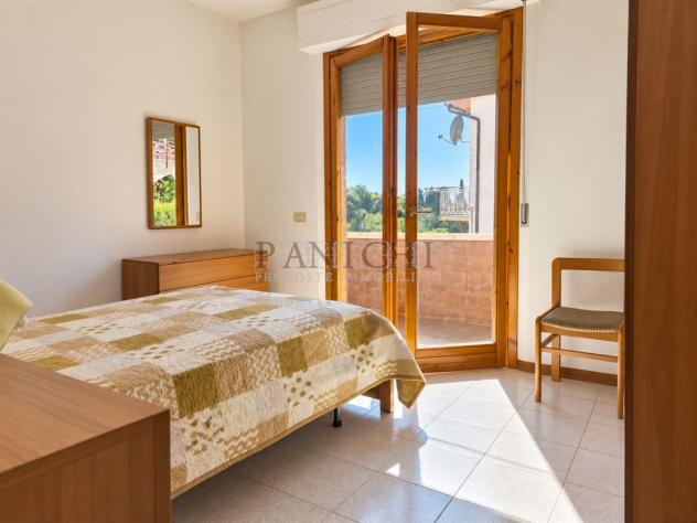 Appartamento spazioso, con balcone, garage e orto - Foto 17