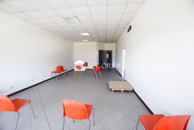 ATTIVITA'/LIC.COMMERCIALE di 5 vani e di 147 mq (PEDEROBBA) rif. SW154 - Foto 9