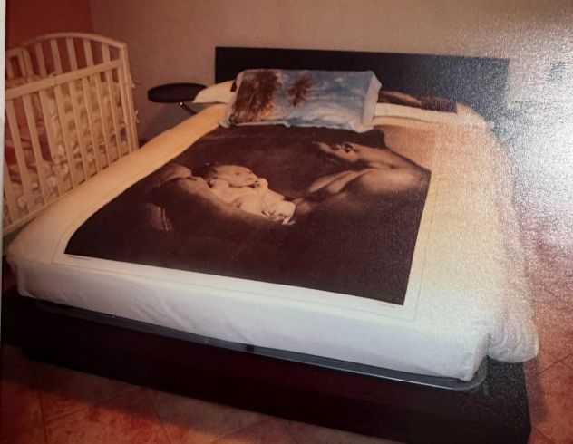 Letto matrimoniale con contenitore, completo di materasso