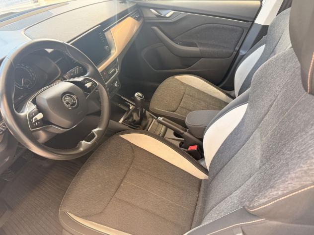 Škoda Kamiq 1.0 TSI 95cv BLACK DOTS - Foto 9
