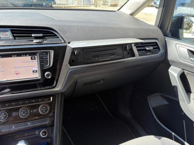 VOLKSWAGEN Touran 2.0 TDI 150 CV SCR DSG ExecutiIve 7 POSTI rif. 22871371 - Foto 10