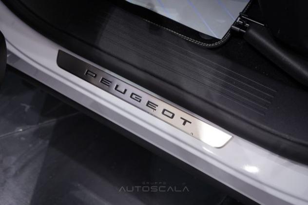 PEUGEOT 3008 1.2 Hybrid 145cv e-DCS6 GT rif. 24140272 - Foto 9