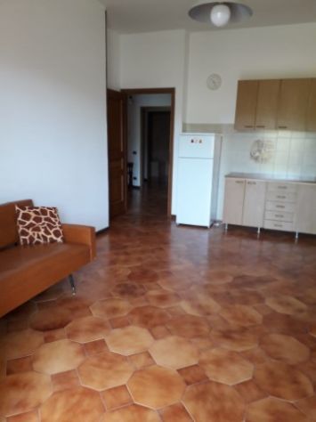 CASA CON DUE APPARTAMENTI CON INGRESSI INDIPENDENTI