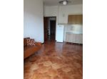 CASA CON DUE APPARTAMENTI CON INGRESSI INDIPENDENTI