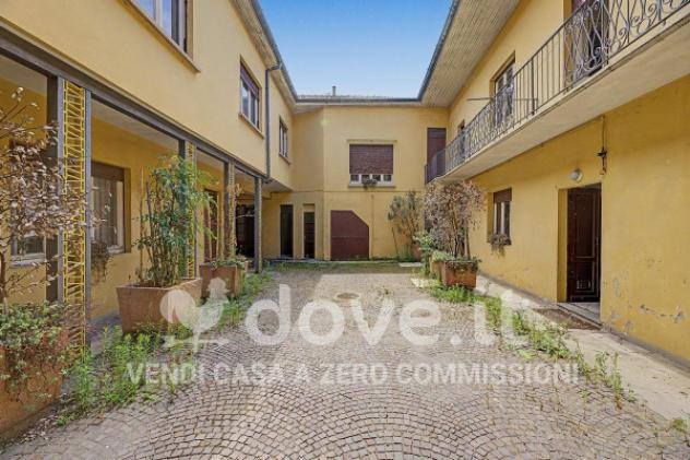 Casa indipendente di 840 m² con più di 5 locali in vendita a Golasecca