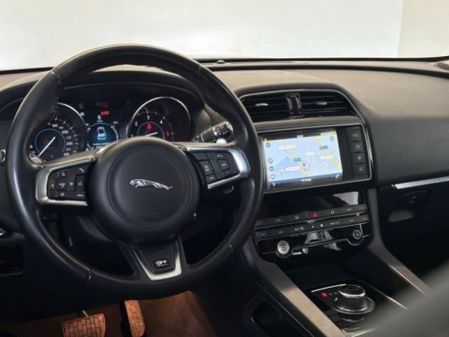 JAGUAR F-Pace 20d R-Sport HUNDRED # 11 OF 100 rif. 23453067 - Foto 9
