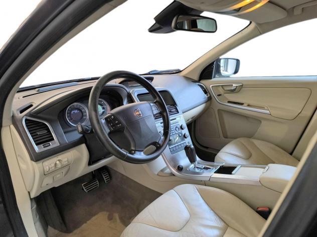 Volvo XC60 2.4 D5 185 HP MOMENTUM 4WD AT PER COMMERCIANTI - Foto 10