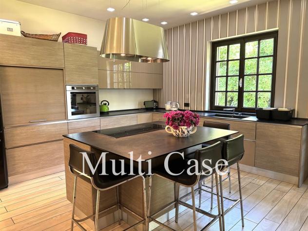 ESCLUSIVA VILLA SINGOLA CON PARCO PRIVATO DI OLTRE 2.100 MQ – CISLAGO (VA) - Foto 15