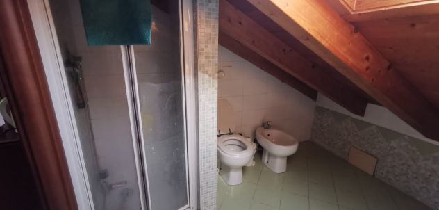 Stanza arredata vicino ai mezzi - Foto 8