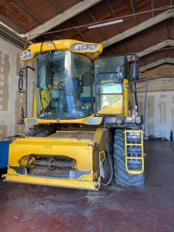 NEW HOLLAND CSX7060 MIETITREBBIA INTEGRALE,SOLLEV.POSTER. rif. 22447710 - Foto 2