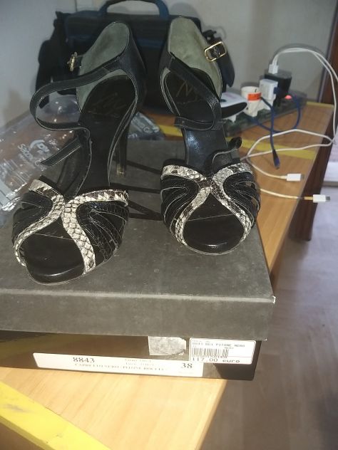 scarpe con tacco malu in pelle capretto nero e pitone grigio donna n 38. Usate - Foto 8