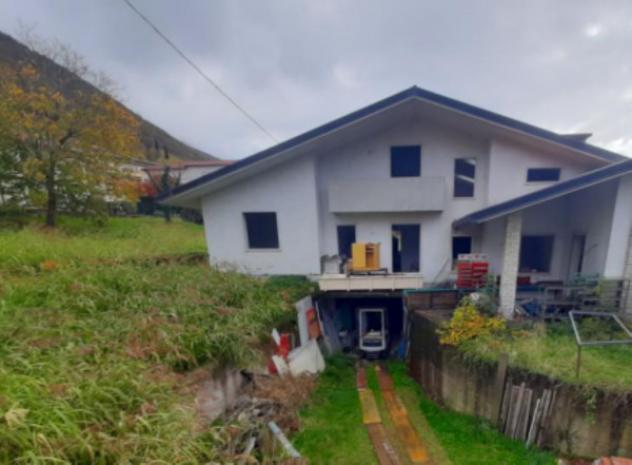 Immobile in asta di 372 m² con più di 5 locali e box auto in vendita a Caltrano