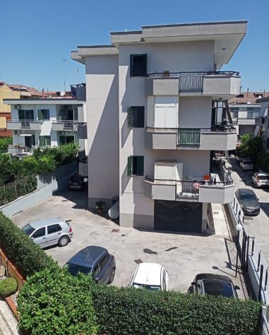Affittasi posti moto coperti in cortile chiuso