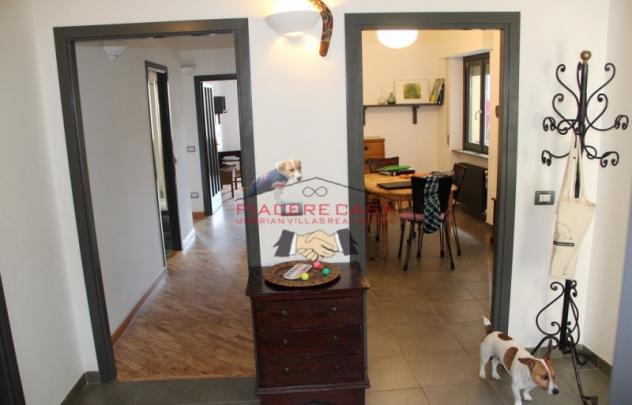 Orvieto centro - Appartamento con ingresso indipendente completato da balcone, magazzino e terrazze condivise in vendita in posizione centrale